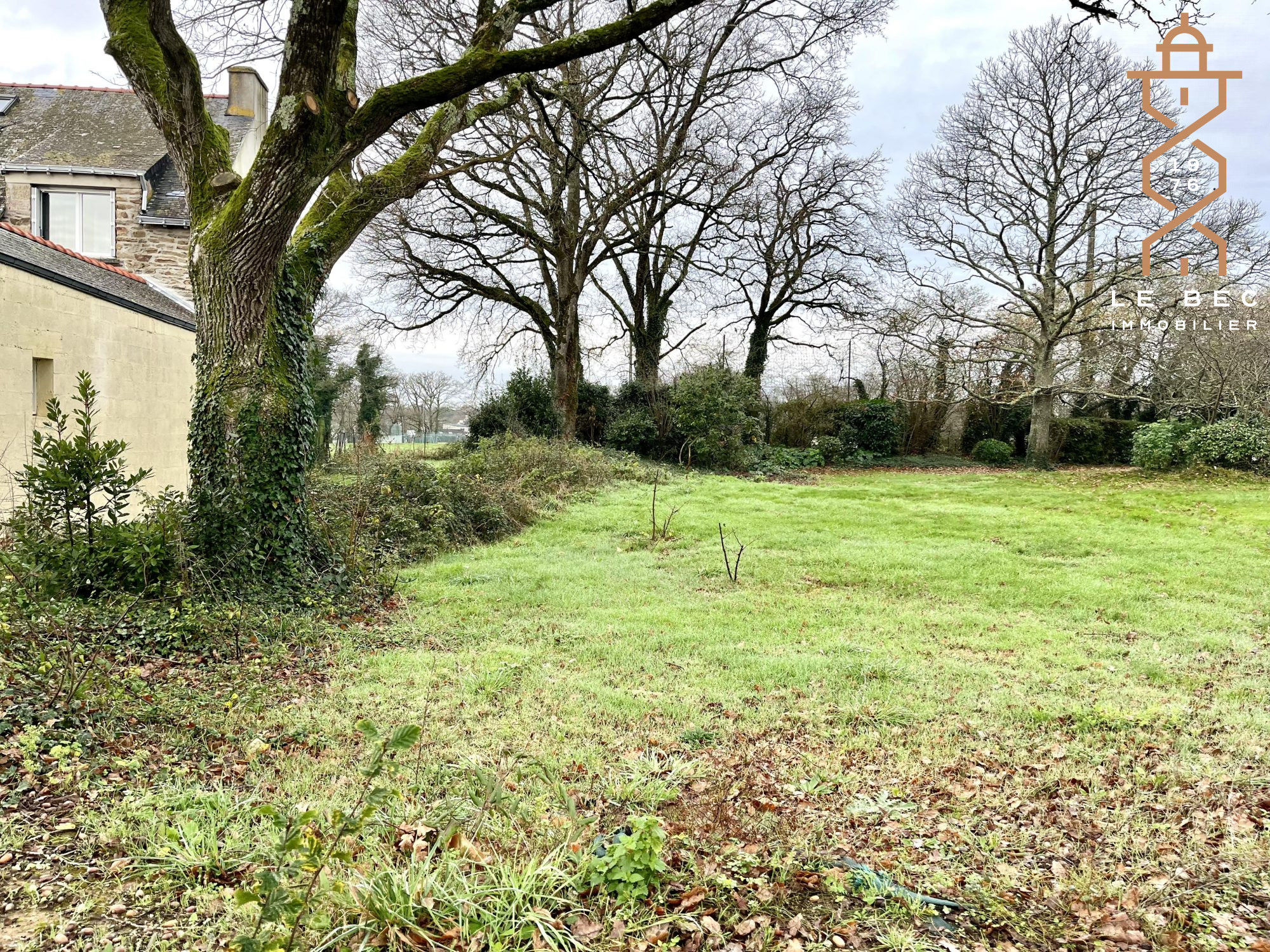 Bien: Terrain constructible 596 m² à Vendre SURZUR