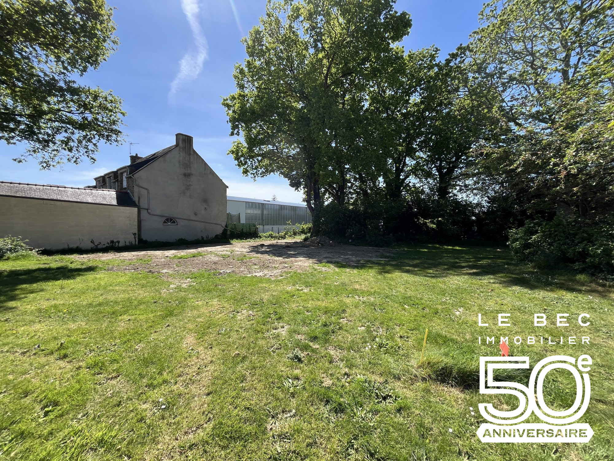 Bien: Terrain constructible 596 m² à Vendre SURZUR